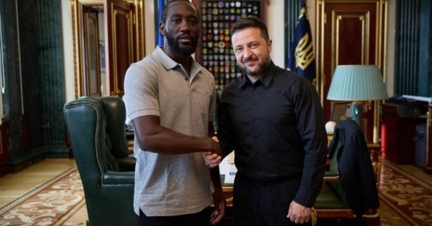 Теренс Кроуфорд подарував Зеленському цуценя на честь ППО