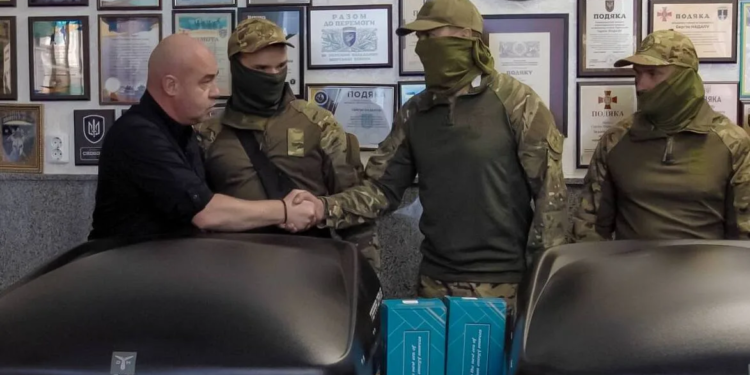 Захист на передовій: Тернопіль передав дві модульні станції РЕБ для спецбатальйону поліції