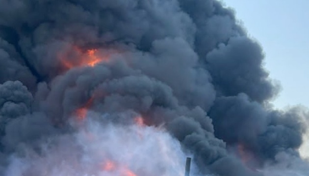 У Бєлгороді спалахнула масштабна пожежа на складі Ozon