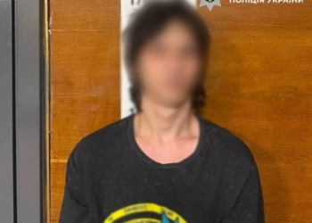 У Києві підліток напав з ножем на поліцейського