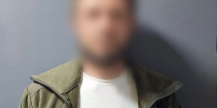 У Києві п'яний чоловік влаштував стрілянину у дворі