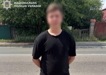 У Києві шахраї ошукали пенсіонерку на 18 000 доларів