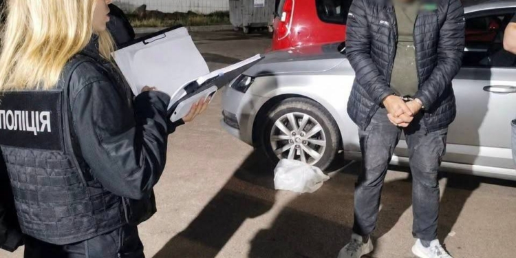 У Києві затримали шахрая, який ошукав людей на 12,5 млн грн