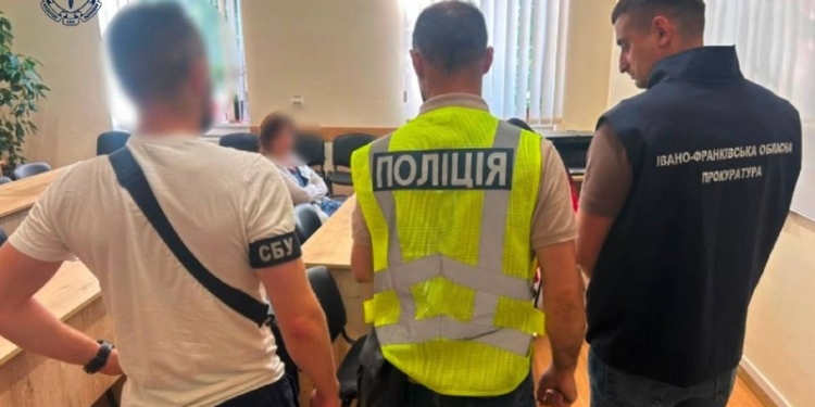 В Івано-Франківську лікарку судитимуть за хабарництво