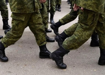 В окупованому Донецьку окупанти вербують людей у барах