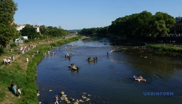 В Ужгороді обмежили водопостачання через обміління річки