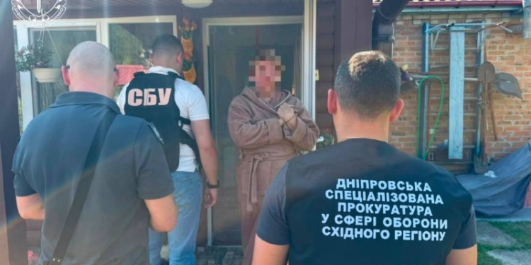 Вимагали $20 тисяч за переведення бійця: викрито схему