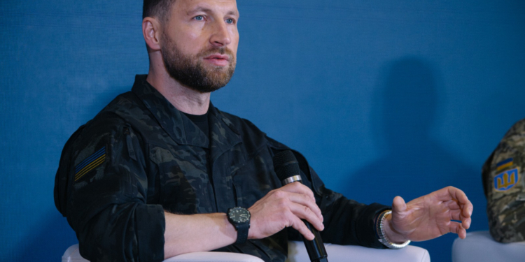 «Немає окремих фронтів»: Євгеній Хмара закликав послів активніше працювати на оборону України
