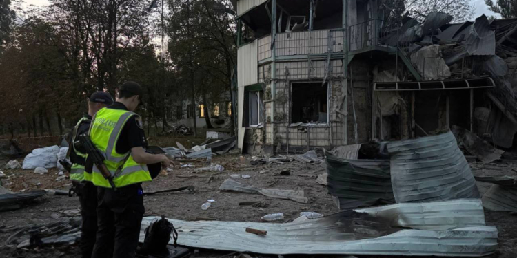 Наслідки нічної атаки рф на Київ: є загиблі та поранені