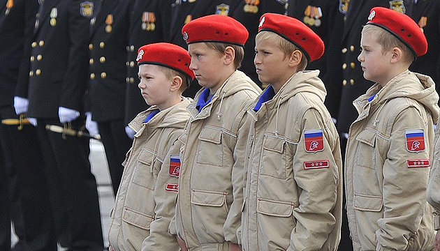 Окупанти мілітаризують дітей у Криму: 36 тисяч у «Юнармії»