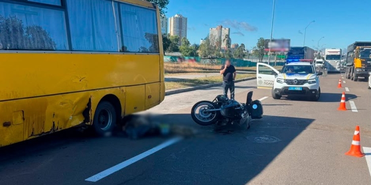 Смертельна ДТП на Броварському проспекті: загинув мотоцикліст