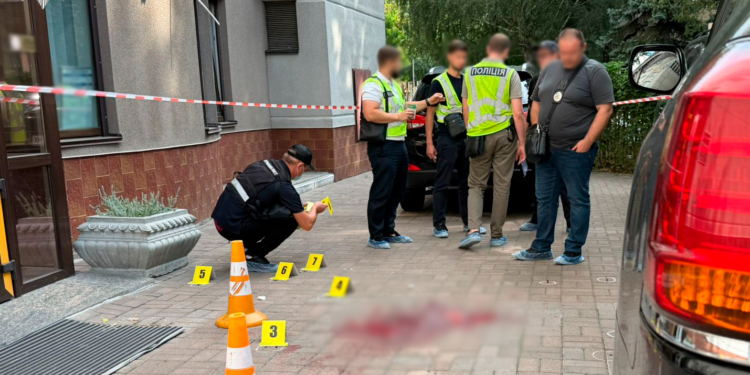 Спецоперація у Києві: поліція розшукує озброєного злочинця