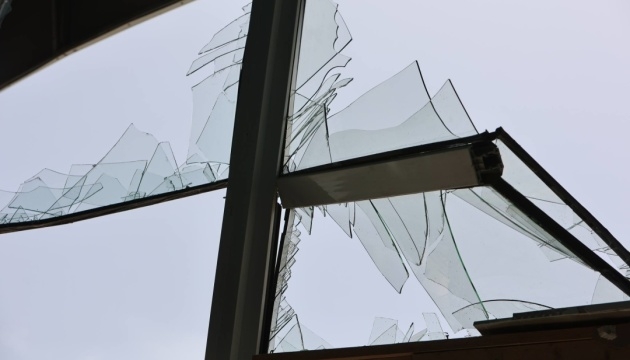 У Борисполі після атаки РФ палає багатоповерхівка