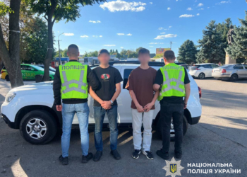 У Києві батько з сином підпалили авто військового через ревнощі