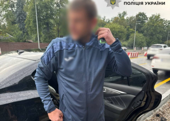 У Києві на блокпосту затримали чоловіка з арсеналом зброї