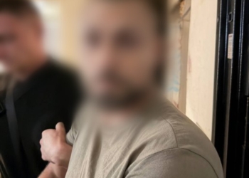У Києві ревнивець вдарив ножем чоловіка колишньої дружини