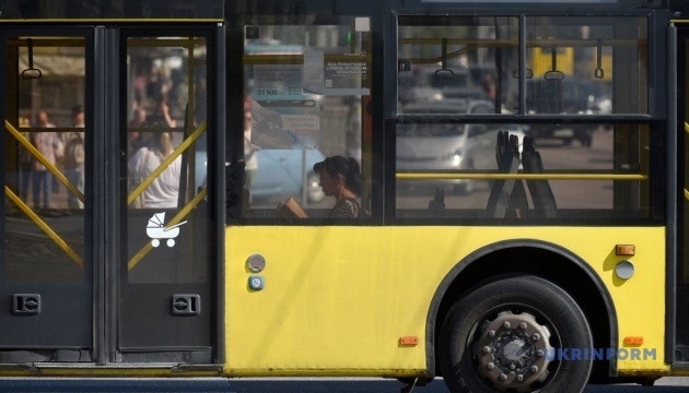 У Києві запускають новий автобус вздовж метро