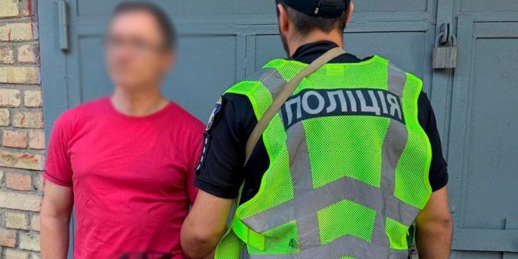 У Києві затримали чоловіка з автоматом у Голосієві