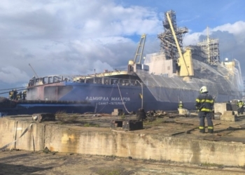 У Санкт-Петербурзі спалахнув криголам «Адмірал Макаров»