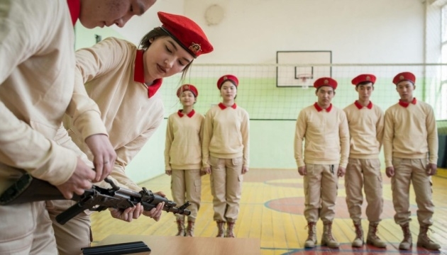 У школах РФ у 2,5 раза збільшили військову підготовку