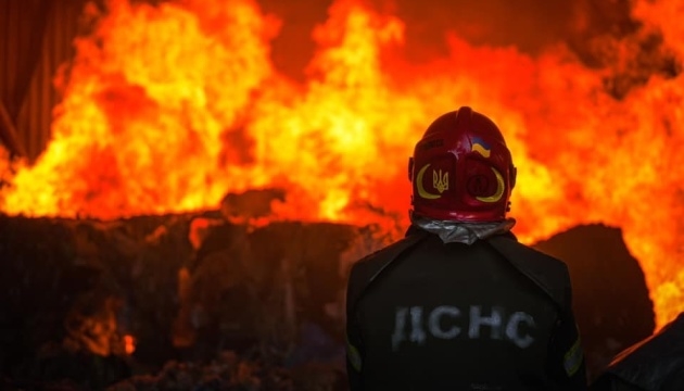 У Солом'янському районі Києва спалахнула пожежа через дрон