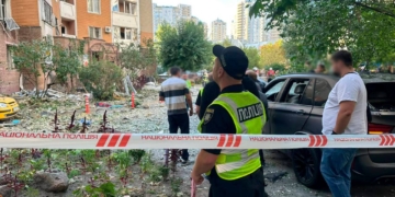 Удар БпЛА по багатоповерхівці в Дарницькому районі