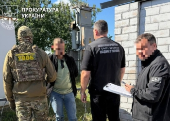 Військовослужбовця ДПСУ підозрюють в організації незаконного виїзду
