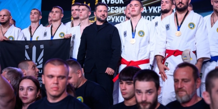 Зеленський нагородив переможців Кубка з рукопашного бою