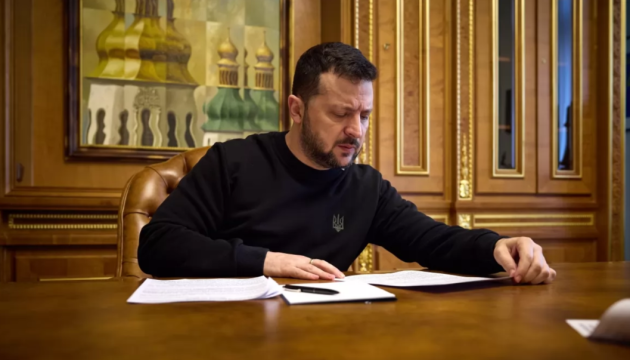 Зеленський призначив довічні стипендії видатним українцям