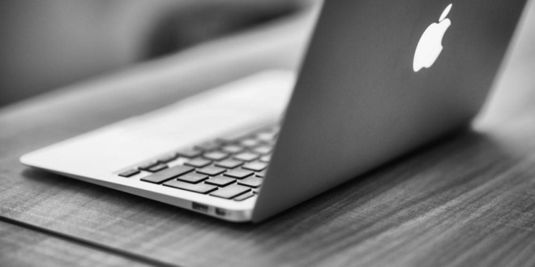 Apple випустила новий MacBook Pro з сенсорним екраном