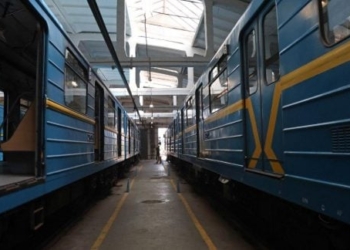 Метро Києва відновило рух на червоній лінії