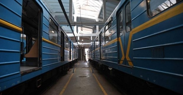 Метро Києва відновило рух на червоній лінії
