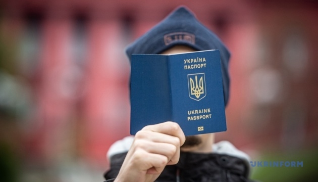 Міграційна служба відновила роботу систем видачі паспортів