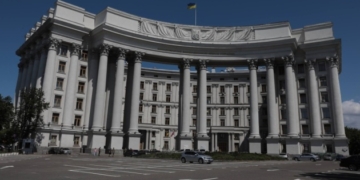 МЗС спростувало чутки про евакуацію посольств з Києва