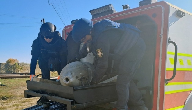 На Харківщині сапери знешкодили потужну авіабомбу