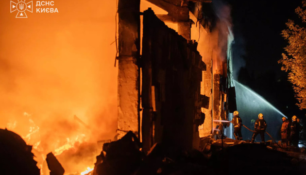 Нічна атака на Київ: є постраждалий внаслідок обстрілу