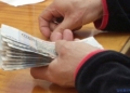 Окупанти на Луганщині відбирають житло за борги