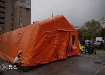 Перші намети ДСНС вже розгорнуто в районах столиці