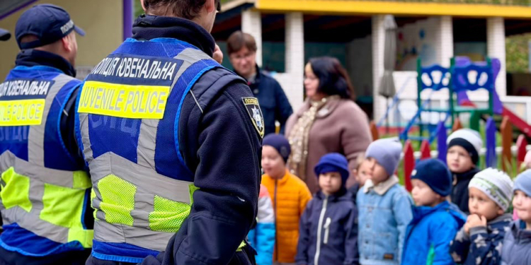 Поліція Києва провела зустріч із малечею в садочку