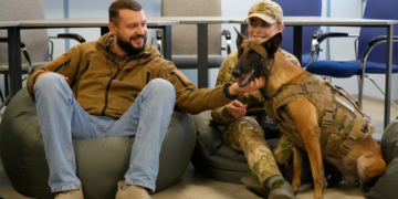 Психологи та кінологи поліції Києва допомогли ветеранам