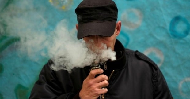 Скандал з UVAPE: мережа ігнорує заборону на вейпи