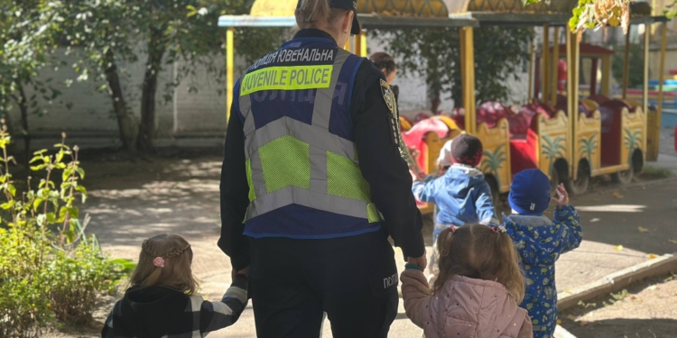 Службові собаки в дитсадку: весела зустріч і безпека