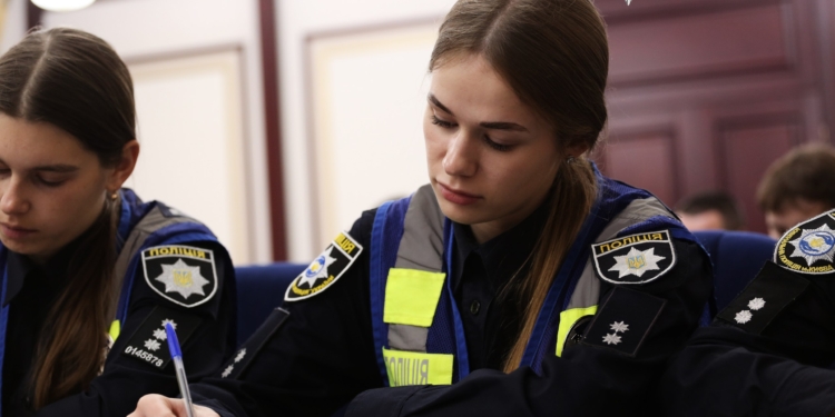 Столична поліція написала радіодиктант