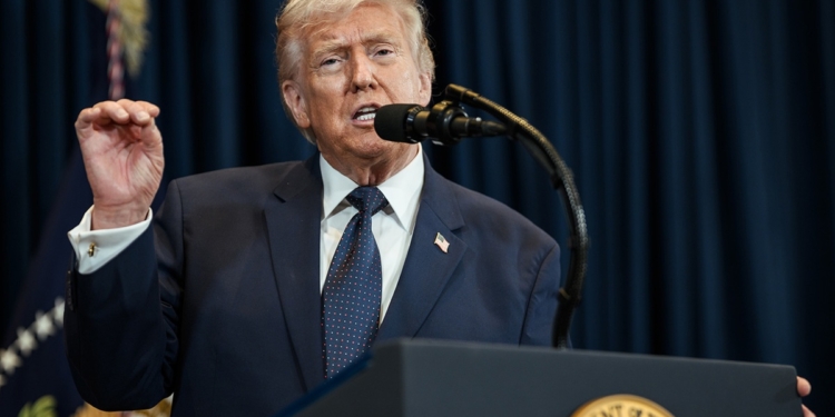 Трамп порадив Франції закрити кордони через заворушення