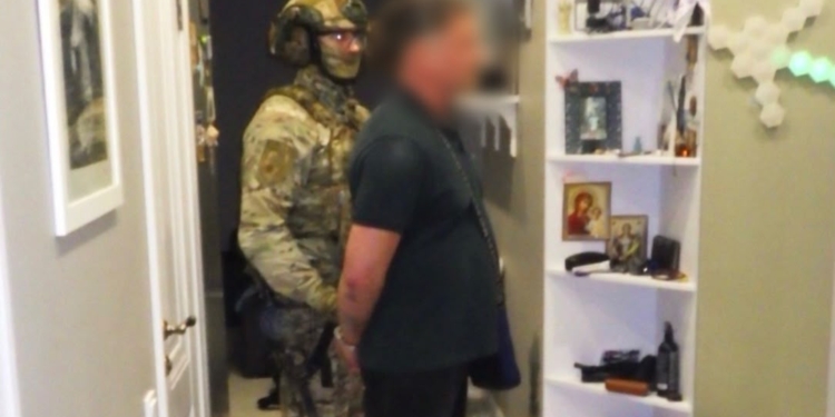 У Києві чоловік пограбував перехожого з іграшковою зброєю