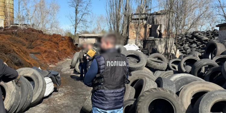 У Києві викрили бізнес на спалюванні шин: збитки на мільйони