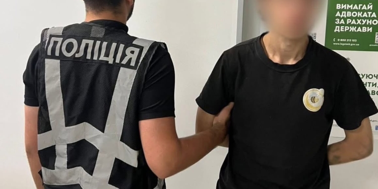 У Києві засудили розбійників за напад на зупинці