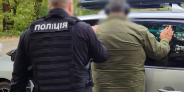 У Києві затримали ділків за продаж «білих квитків»