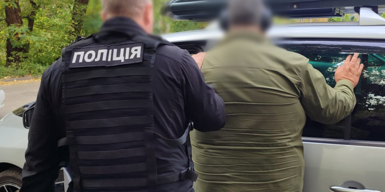 У Києві затримали ділків за продаж «білих квитків»