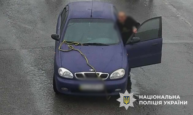 У Києві затримали викрадачів авто, які розібрали його на деталі